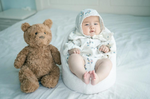 潜江宝宝吃不饱母乳的症状